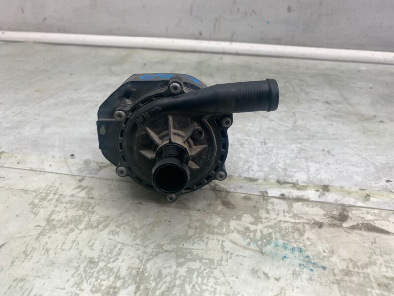 2016-2020 Tesla Model X MX Cooling System Auxiliary Coolant Water Pump Assembly