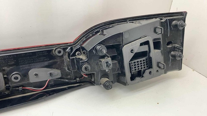 ⭕2021-2025 Chrysler Pacifica Rear Center LED Tail Light Lamp 3rd Brake Light OEM