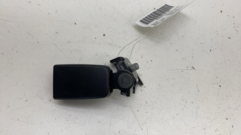 A2058600569 ⭕ 15-21 Mercedes-Benz C300 W205 Rear Left Center Seat Belt Buckle LH A2058600569