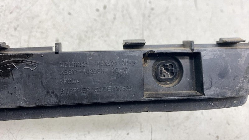 ⭕ 2017-2023 Model 3 Rear Right Retainer Wing & Tail Light Bracket 1083