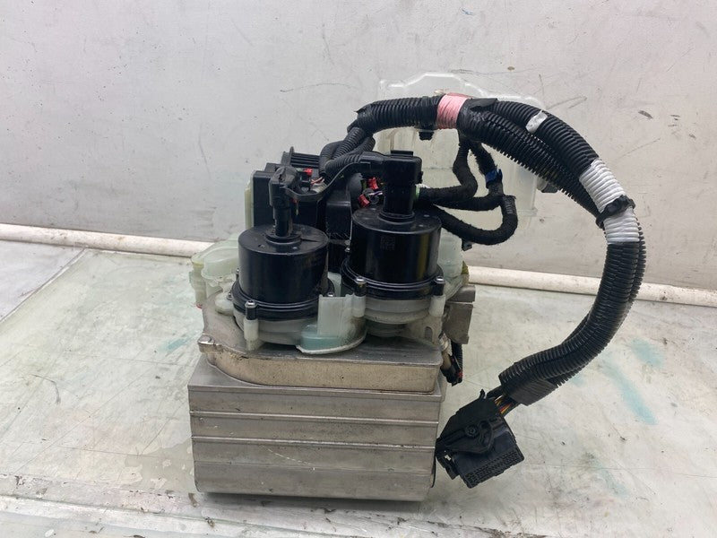 150685900D 20-23 Model Y Supermanifold Refrigerant Chiller & Coolant Reservoir 1546475-00-F