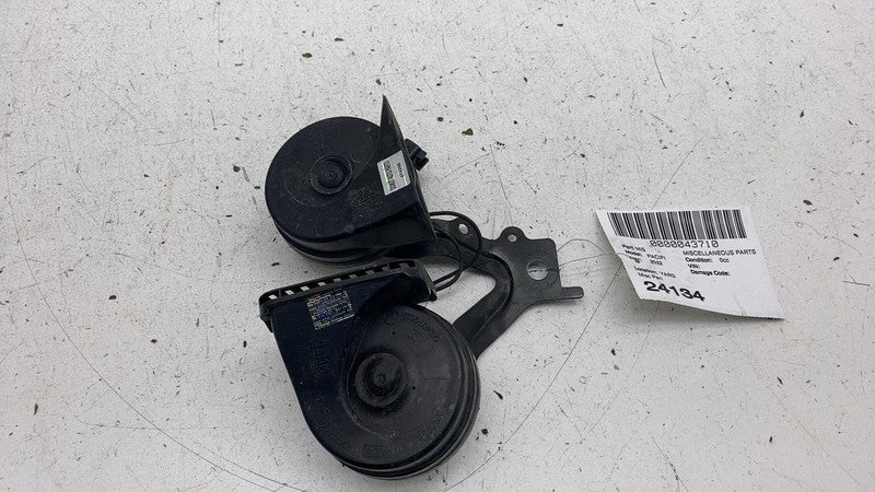 E3 007042 ⭕ 2022 Chrysler Pacific FIAMM Hight & Low Pitch Tone Horn Signal w/ Bracket Assy