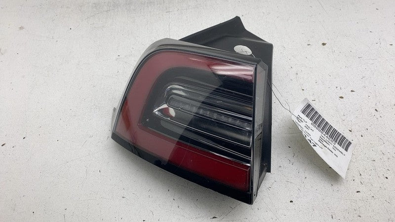 ⭕ 17-22 Model 3 Rear Driver Side Exterior Taillight Outer Tail Lamp Le