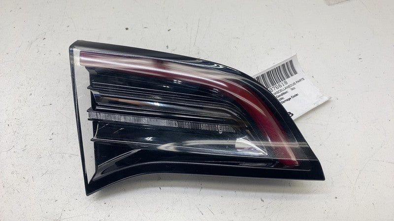 1077403 ⭕ 2017-2023 Model 3 Rear Left Inner Taillight LED Tail Lamp 3-Pin 1077401-00-G