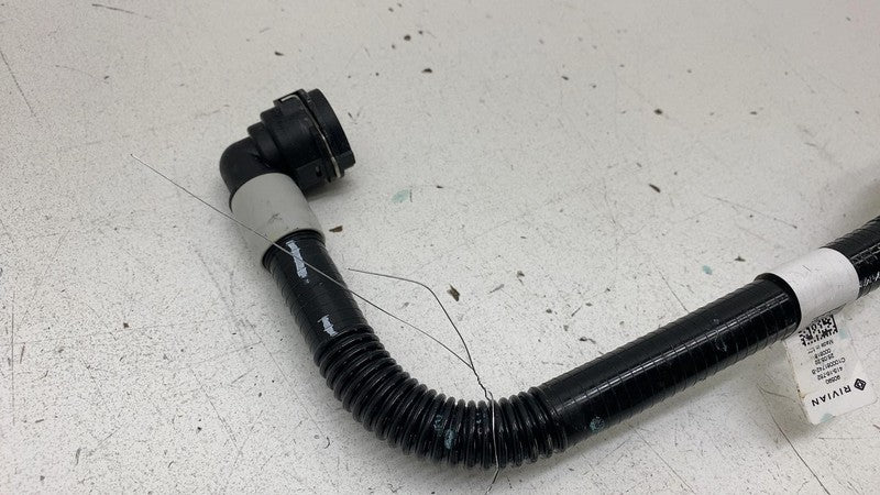 PT00061742-B ⭕ 22-24 R1T R1S Drive Unit Engine Motor Coolant Hose Cooling Pipe PT00061742-B