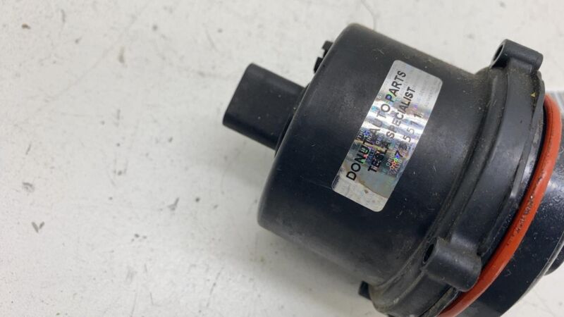 2020-2023 Tesla Model Y MY Radiator Reservoir Auxiliary Coolant Water Pump Motor