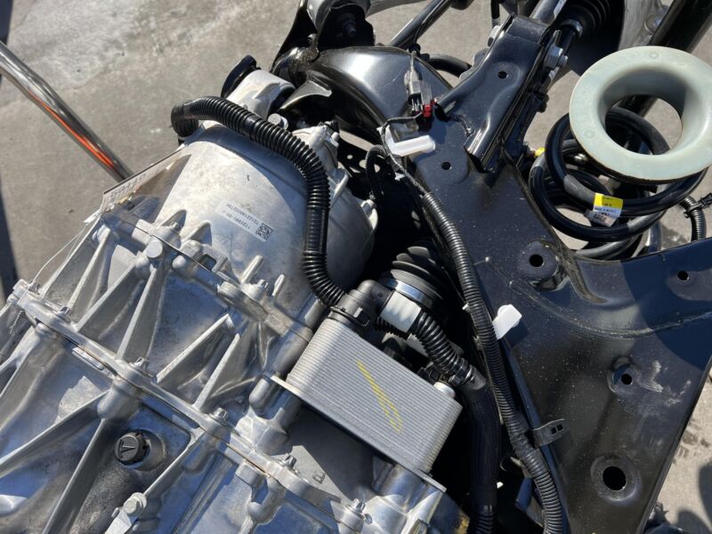 1120980-00-J 20-23 Tesla Model Y Electric Rear Drive Unit Performance w Subframe 1120980-00-J