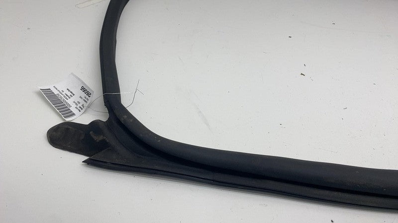 191098400E ⭕ 24-25 Model 3 Front Right Primary Body Weatherstrip Rubber Seal 1910984-00-E