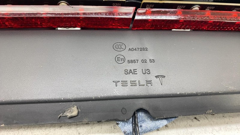 600591700E 2012-2020 Tesla Model S Rear Center High Mounted Stop Light Third 3rd Brake Assy