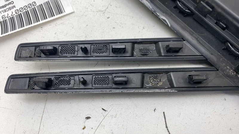 ⭕ 2014-2017 Range Rover Sport Front Right Side Vent Grille Molding DK6
