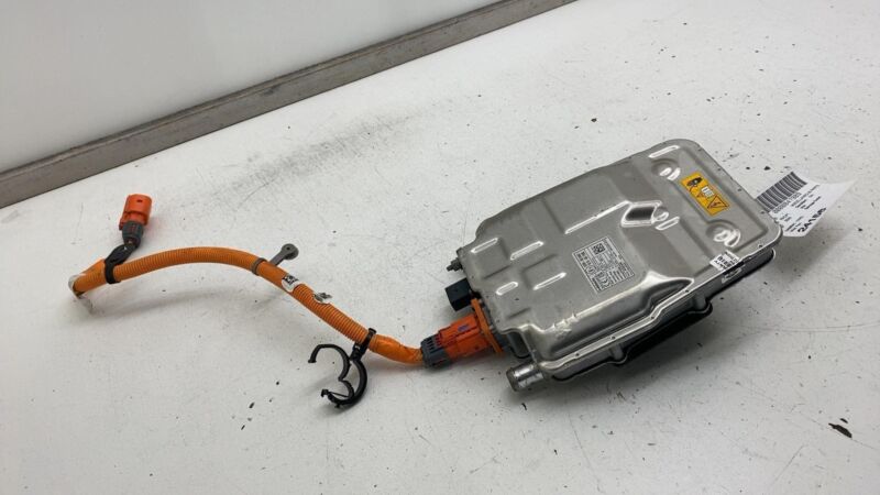 E1 122R-00 0482 2017-2023 Chrysler Pacifica Radiator Fluid Heating Module Assembly E1122R000482