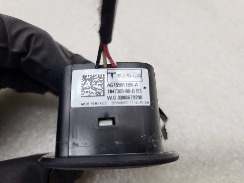 104736500B ⭕ 16-24 Tesla Model X Rear Roof Headliner Map Light Courtesy Lamp 1047365-00-B