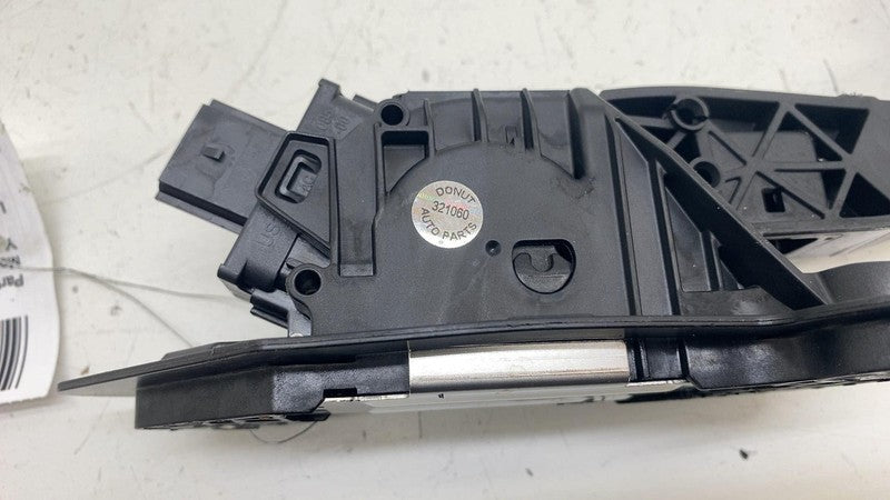 86561515 ⭕ 2019-2025 Chevrolet Silverado 1500 Front Accelerator Gas Pedal Sensor 86561515