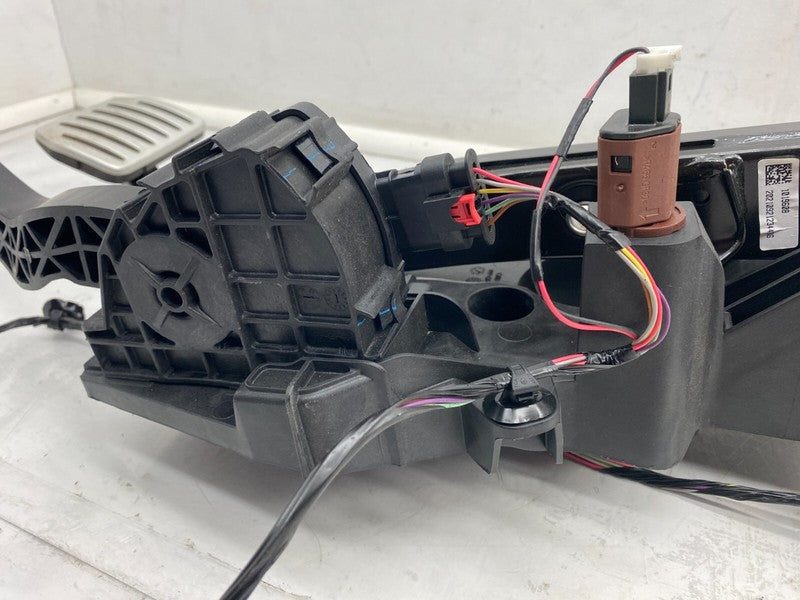 ⭕ 2020-2024 Tesla Model Y Accelerator and Brake Pedal Pad Assembly 118