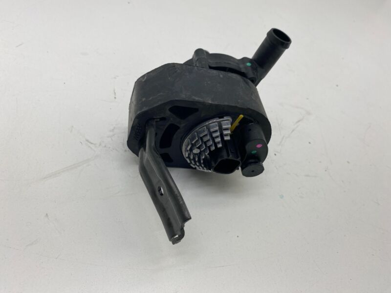 2012-2015 Tesla Model S MS Cooling System Pump Motor Inverter Coolant Assembly