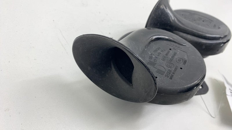 E10020046 2017-2023 Tesla Model 3 M3 High + Low Pitch Tone Horn 510 & 410 Hertz w/ Bracket