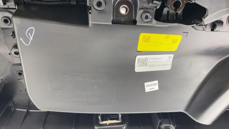 1477304 92 D 2017-2020 Tesla Model 3 Front Passenger Side Interior Door Panel Trim Card Right