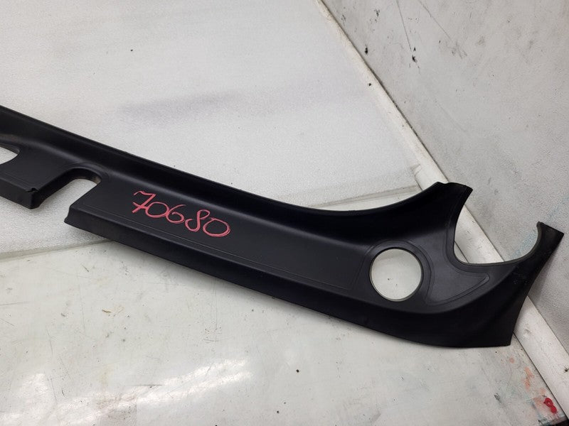 1047885 00 C ⭕ 16-20 Model X MX Rear Center Tailgate Liftgate Upper Trim Molding 1047885-00-C