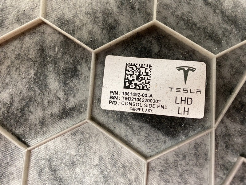⭕17-23 Model 3 Left & Right Center Console Carpet Trim 1561493-00-A/15