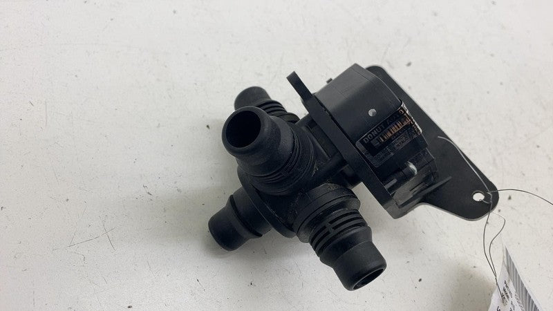 ⭕ 2025 Rivian R1S HVAC Heater Coolant Control Valve w/ Bracket OEM PT0