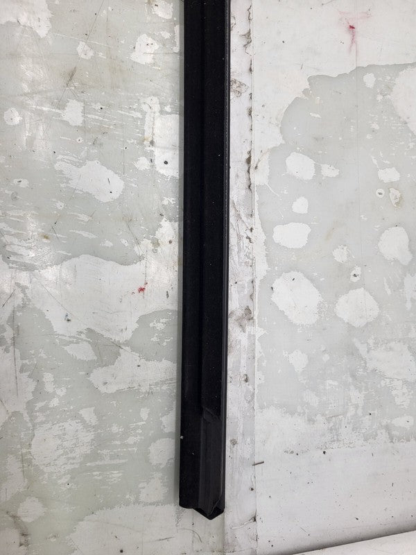 149571300B ⭕ 20-24 Tesla Model Y Rear Side Door Outer Belt Window Seal Right 1495713-00-B