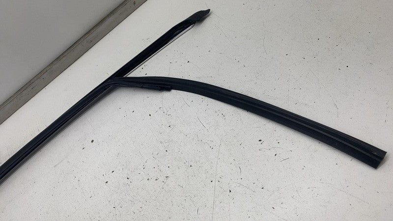 4KE 837 431 ⭕ 19-23 Audi E-Tron Quattro Front Left  Door Window Glass Run Channel 4KE837431