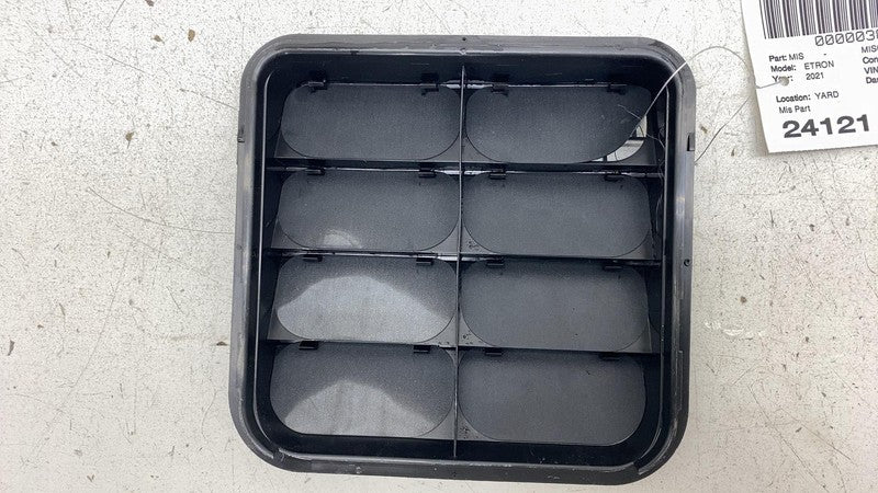 4M0819181B 19-23 E-Tron Rear Left or Right Quarter Panel Pressure Air Vent Grille 4M0819181