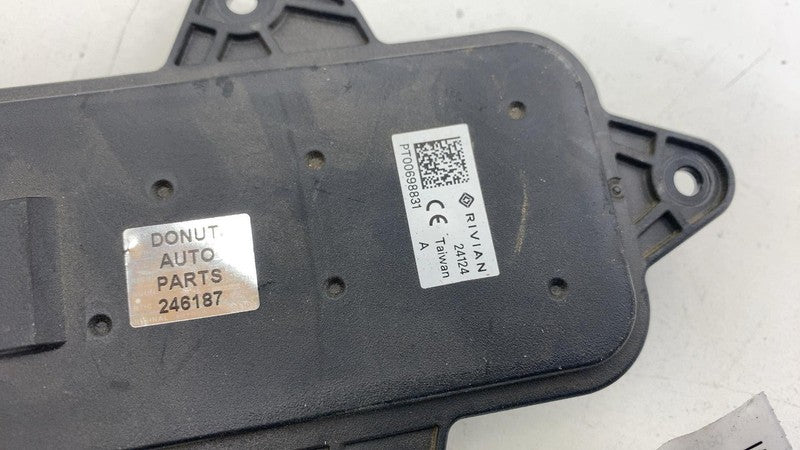 PT00698831 A ⭕ 2025 Rivian R1S Roof Antenna AMP Amplifier Unit Module PT00698831-A