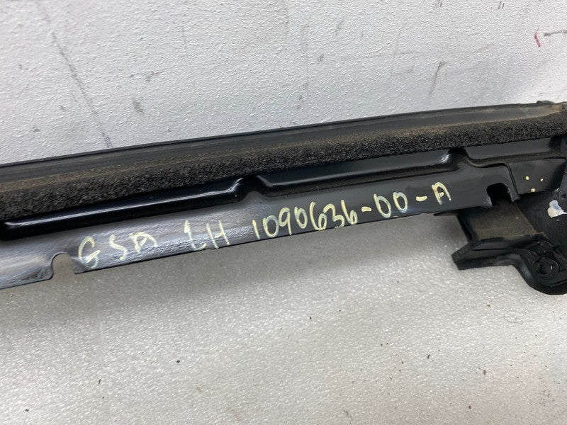 1090636 00 A ⭕ 2016-2022 Model X Rear Upper Falcon Door Glass Seal & Bracket OEM 1072079-00-B