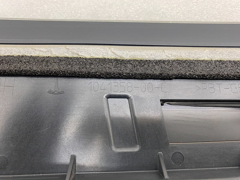 104135800E ⭕ 16-20 Tesla Model X Rear Right C-Pillar Applique Glass Trim Cover 1041358-00-E