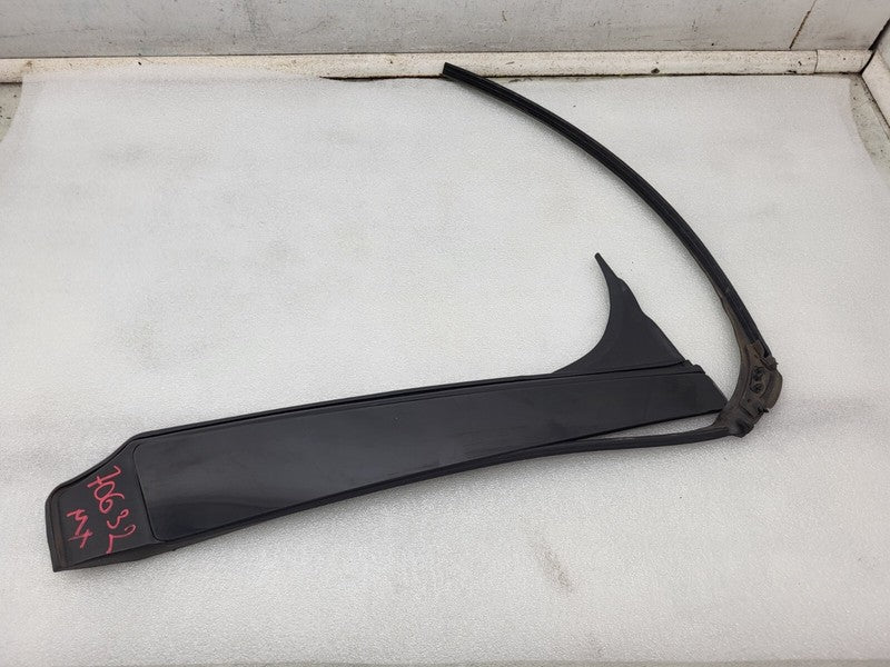 103236300C ⭕ 16-20 Tesla Model X B-Pillar Applique Glass Left w/ Rubber Seal 1032363-00-C
