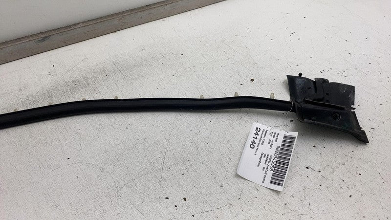 670032863 ⭕17-20 Maserati Levante Front Left Door Lower Weatherstrip Rubber Seal 670032863