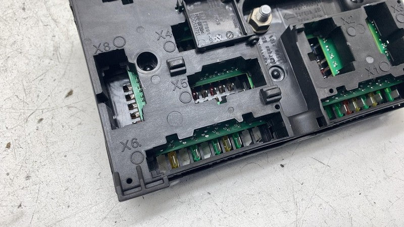 ⭕ 2017-2020 BMW 540i Rear Trunk Power Distribution Fuse Box Relay 6135
