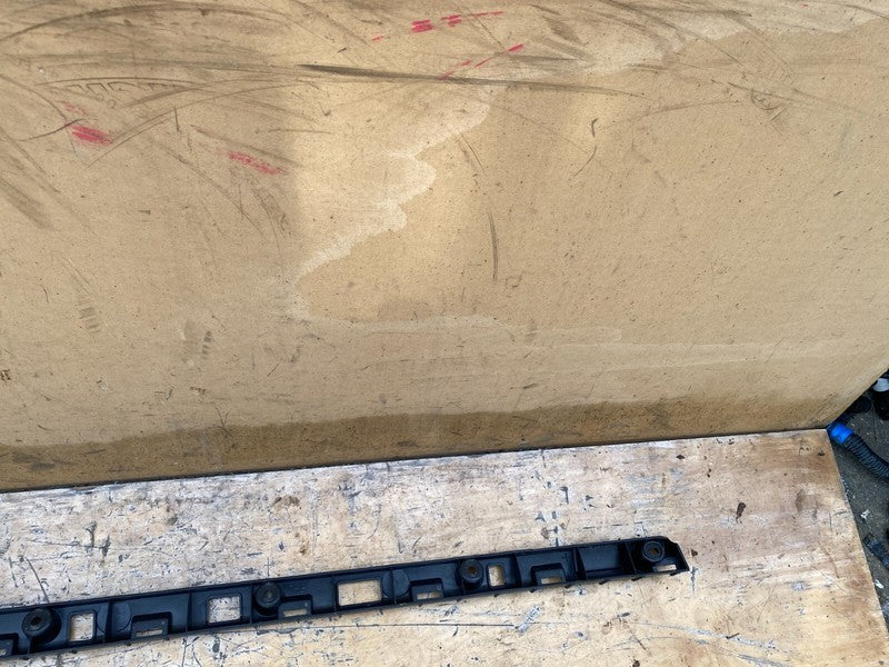 104669100B ⭕ 2016-2023 Tesla Model X Rocker Carrier Panel Trim Bracket Right 1046691-00-B