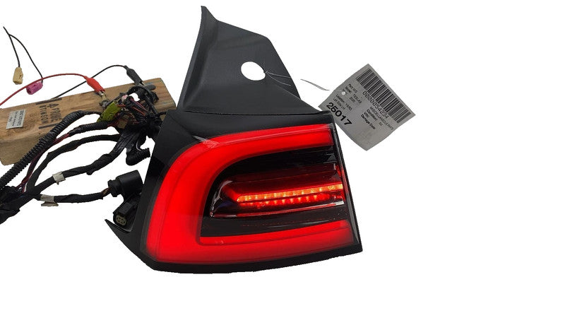 1077399 ⭕ 2017-2022 Tesla Model 3 Rear Exterior Taillight Outer Tail Lamp Left 1077397