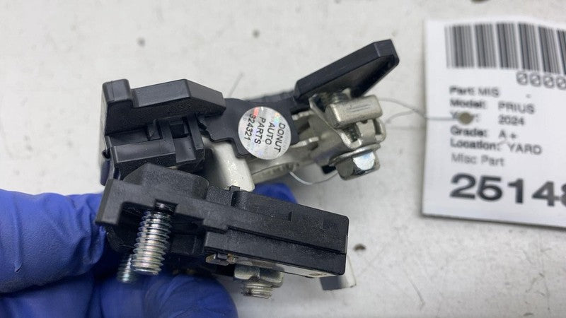 ⭕ 2023-2025 Toyota Prius Positive 12V Battery Lower Terminal Cover 828