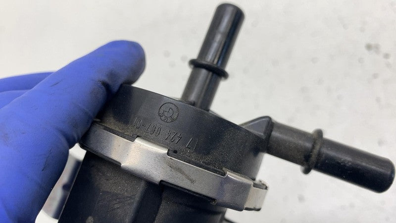 2018 2019 BMW 530e Emission Purge Solenoid Control Valve w/ Bracket 74