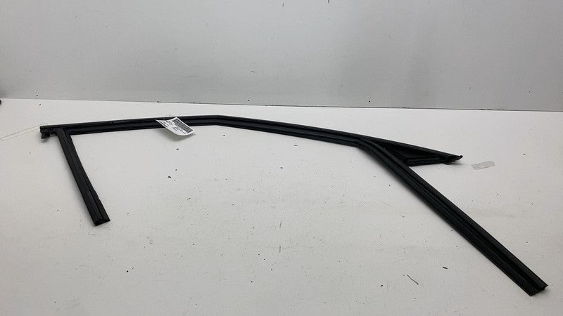 31108768 ⭕ 2021-2023 Polestar 2 Front Right Door Upper Weatherstrip Rubber Seal 31108768