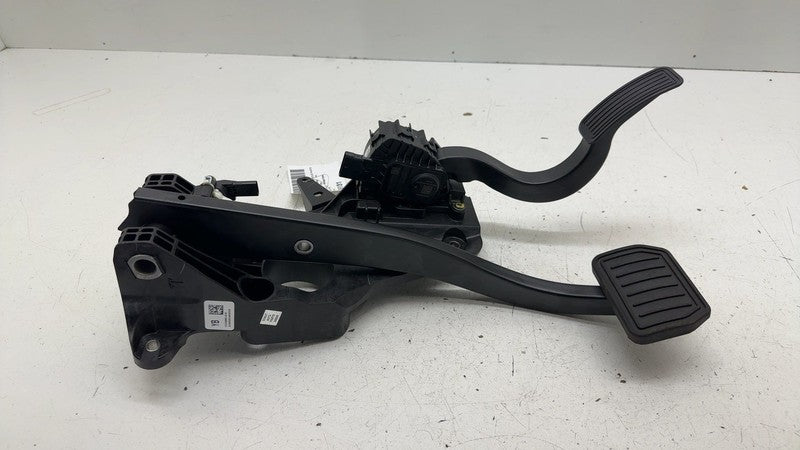 ⭕ 2025-2026 Tesla Model Y Gas Accelerator and Brake Foot Pedal Pad OEM