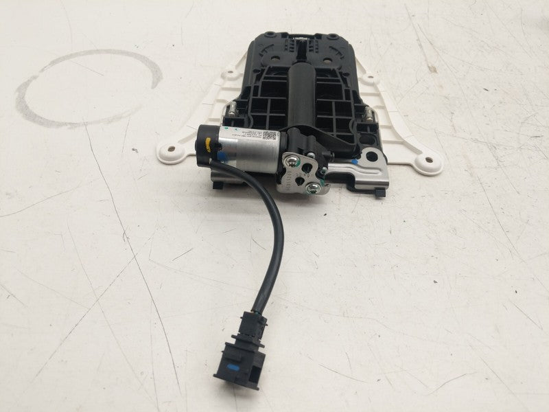 AG151536 C1 16-20 Model S Front Right Headrest Adjuster Mechanism+ HES Actuator 1066568-01-A