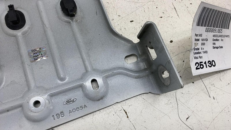 ⭕ 2018-2024 Lincoln Navigator Front Left Side Fender Mount Bracket JL1