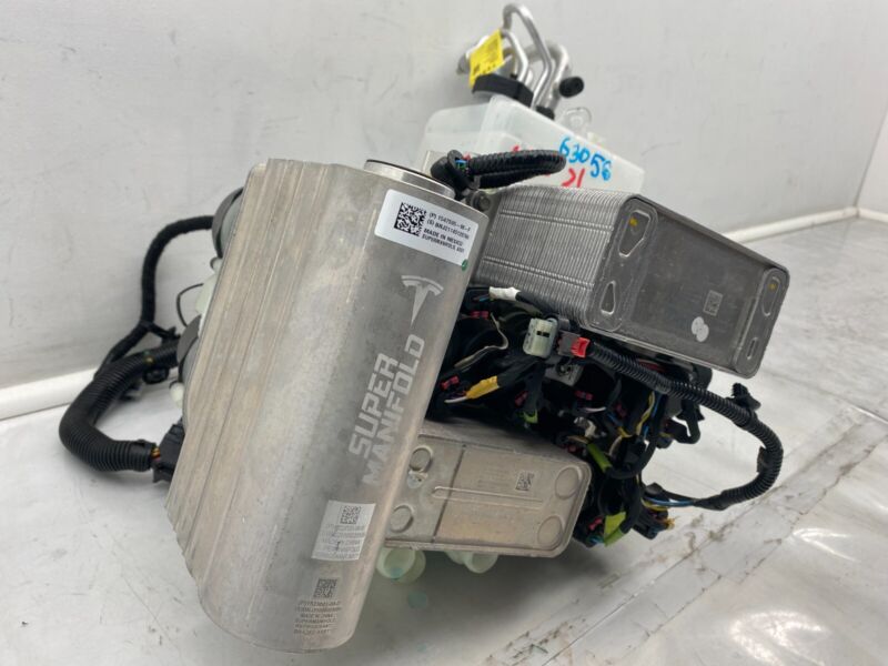 1523000 96 E 20-23 Model Y Supermanifold Refrigerant Chiller + Coolant Reservoir 1547595-96-F