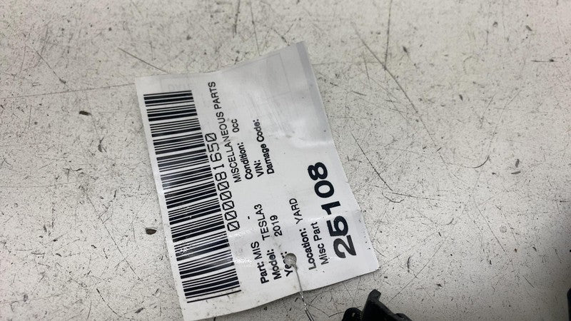 198MB77 ⭕ 2018-2023 Tesla Model 3 Rear Center & Right 2nd Row Seatbelt Buckle Black OEM