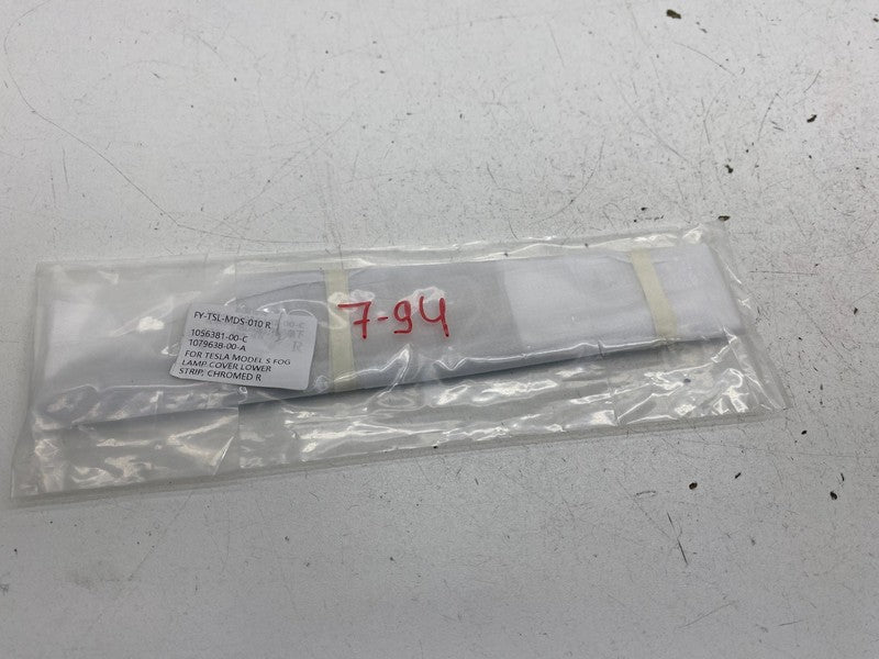 1056377 00 C ⭕ 2016-2020 Model S Right Fog Lamp Spear Cover Lower Strip Chrome 1056377-00-C