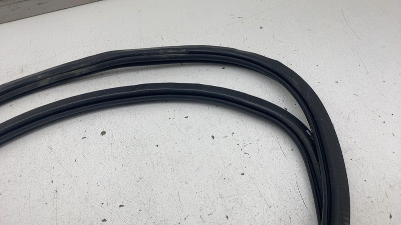 ⭕ 19-23 Audi E-Tron Quattro Rear Right Body Weathership Rubber Seal 4K