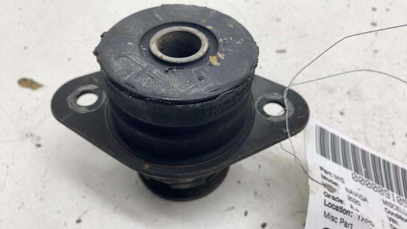 ⭕ 18-24 Lincoln Navigator Cabin Body Frame Mount Cushion Insulator 9L1