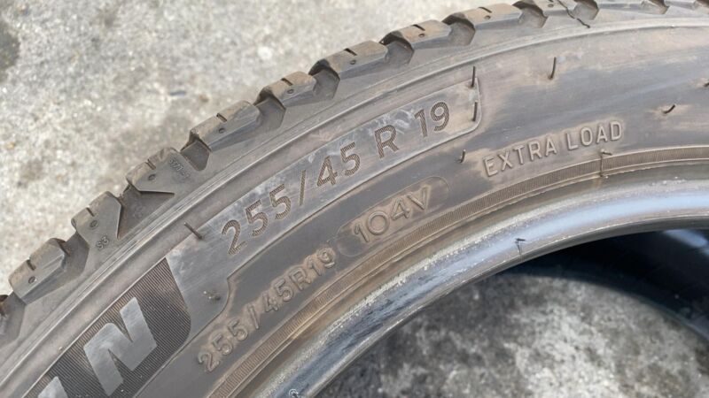 ⭕ Michelin 255/45  R19 Cross Climate