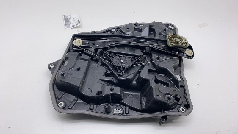 7365168 2018-2021 BMW 530e B46X Rear Passenger Side Door Panel Window Regulator Right RH