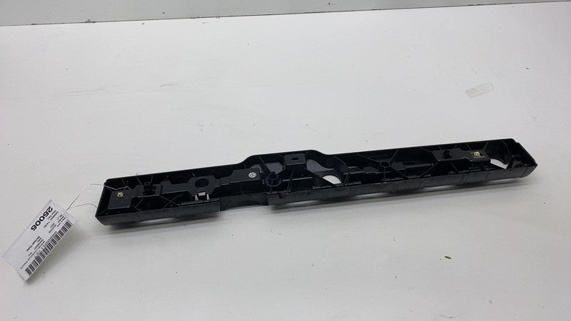 ⭕ 18-22 BMW 530e Right Center Skirt Rocker Molding Panel Support Mount