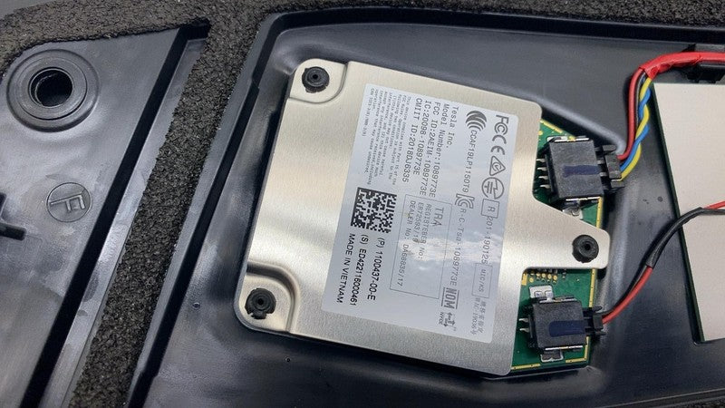 ⭕ 2017-2023 Tesla Model 3 Left B-Pillar Applique Glass Trim Molding 11